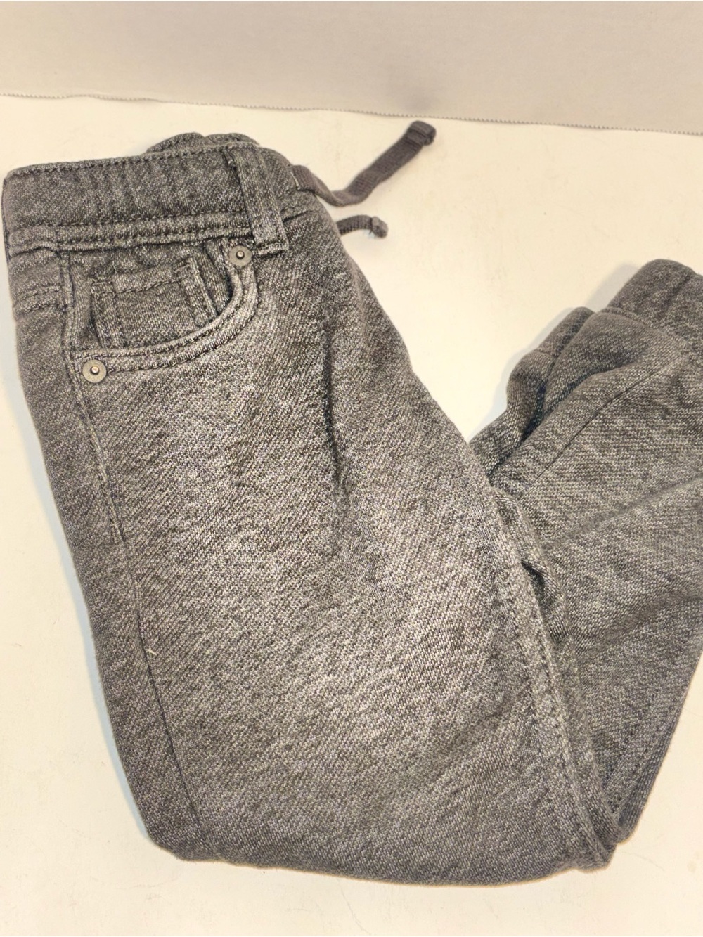 Levi's Gray Knit Jogger Pants for Kids size 5 excellent used condition